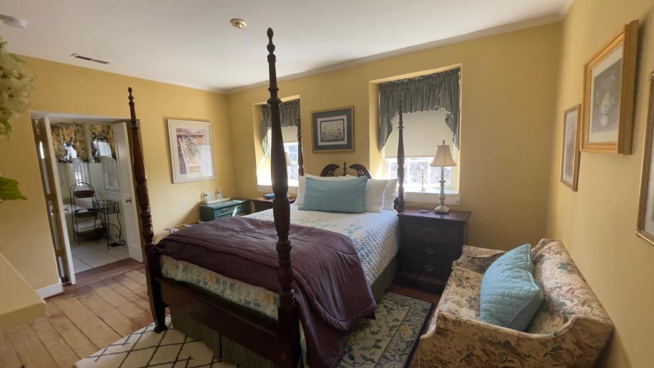 Wayside 3*